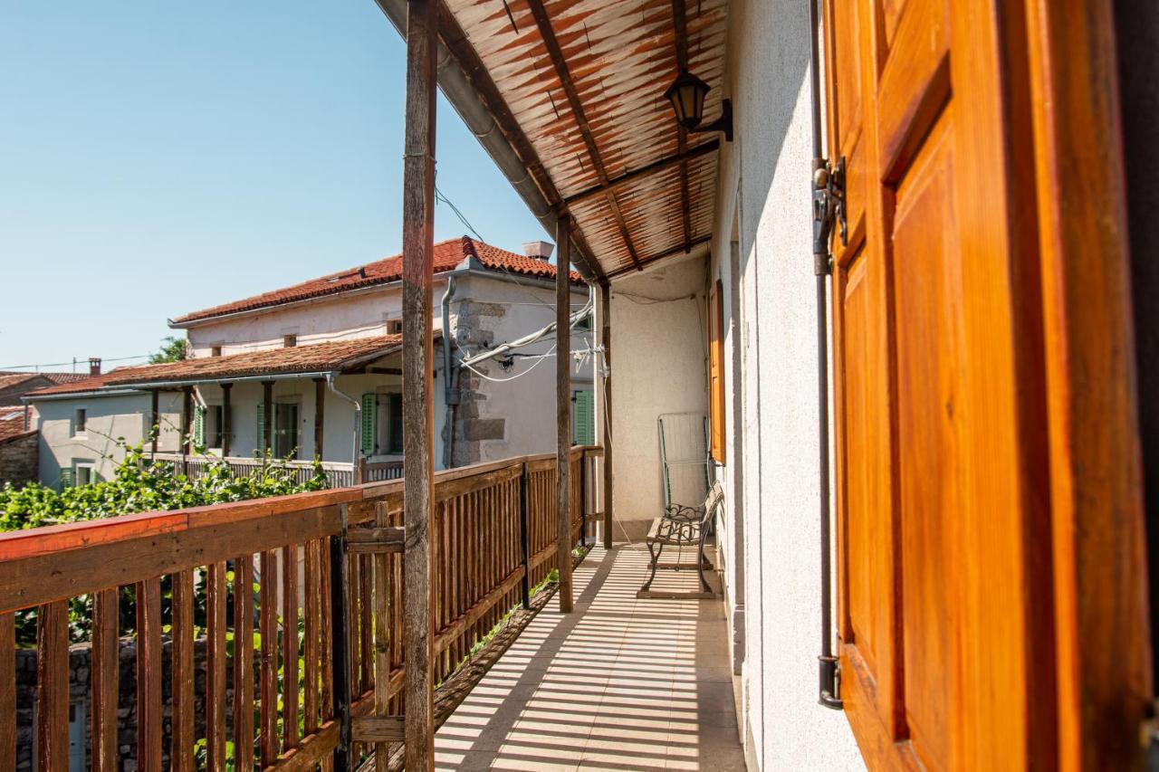 Apartma Na Skdnu Dutovlje Buitenkant foto