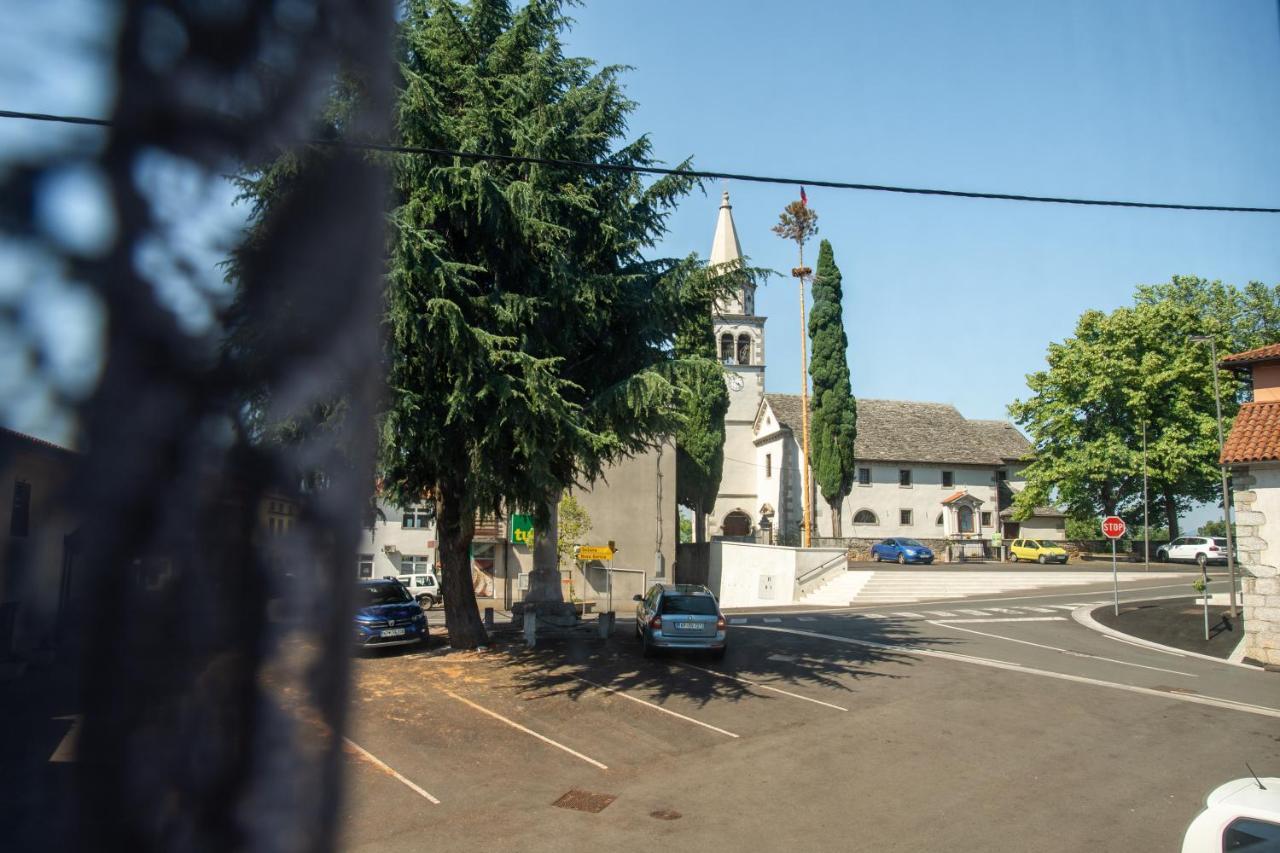 Apartma Na Skdnu Dutovlje Buitenkant foto